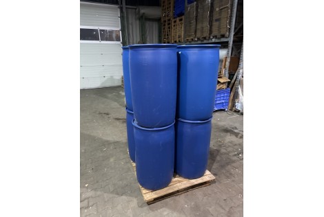 1x-blaue-kunststofffass-220-l-stabil-lebensmittelecht-dicht-auf-palette